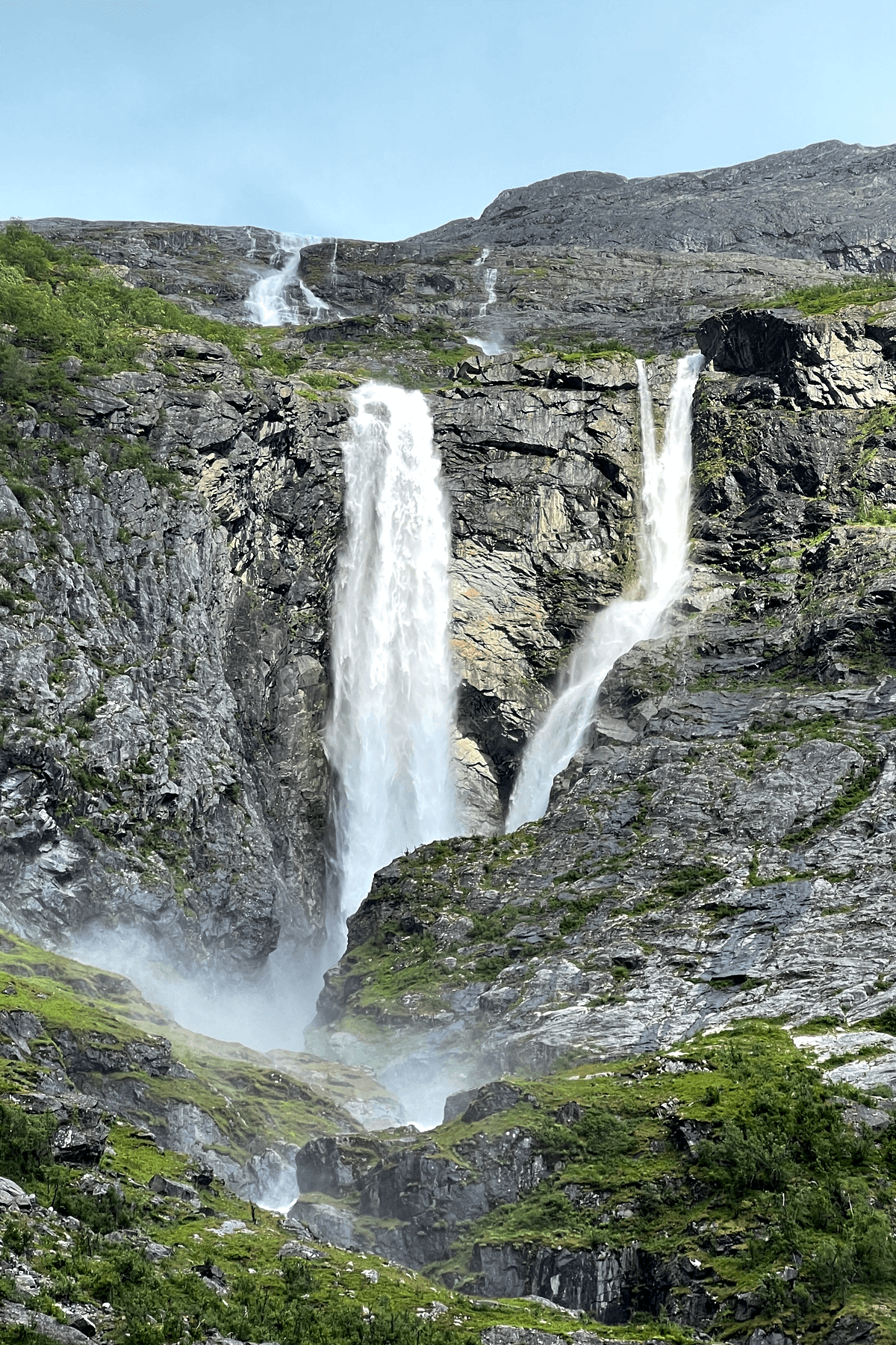 Vodopád Kjenndalsbreen - Národní park Jostedalsbreen